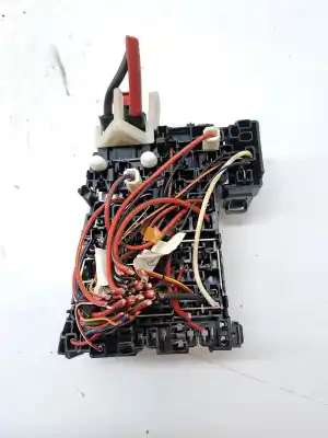 İkinci el araba yedek parçası röle/sigorta kutusu için skoda superb combi (3t5) laurin & klement 170 cv / 125 kw oem iam referansları 5q0937615c  