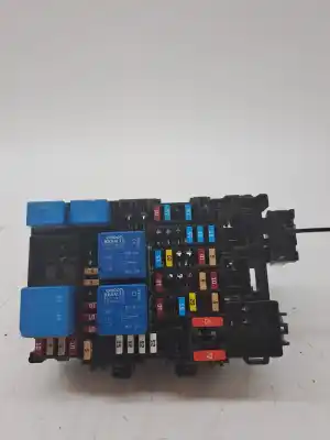 Peça sobressalente para automóvel em segunda mão caixa de fusíveis e relés por renault clio v 1.5 dci 101 cv evolution referências oem iam 243805499r