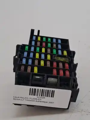 Peça sobressalente para automóvel em segunda mão caixa de fusíveis e relés por renault twingo 1.5 dci diesel fap referências oem iam 8200626353