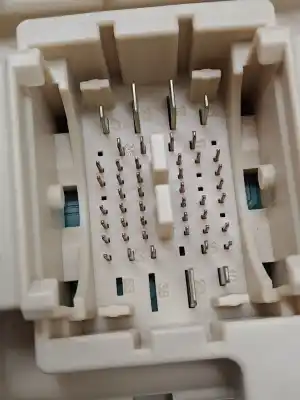 Peça sobressalente para automóvel em segunda mão caixa de fusíveis e relés por kia stonic 1.0 t- gdi referências oem iam 91950h8570  