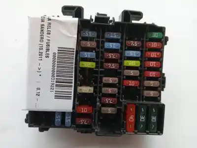 İkinci el araba yedek parçası Röle/sigorta Kutusu için DACIA SANDERO D4F F7 OEM IAM referansları 7703297597  