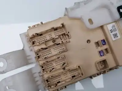 Second-hand car spare part fuse box unit for toyota auris (e18) 8nr oem iam references 8273012x81  63586756