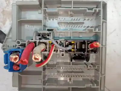 Second-hand car spare part fuse box unit for lancia ypsilon (101) 1.4 16v platino oem iam references 51724661  51724662