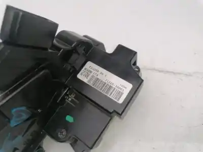 İkinci el araba yedek parçası arka sag kapi kilidi için ssangyong tivoli ssangyong tivoli oem iam referansları 7132035001  