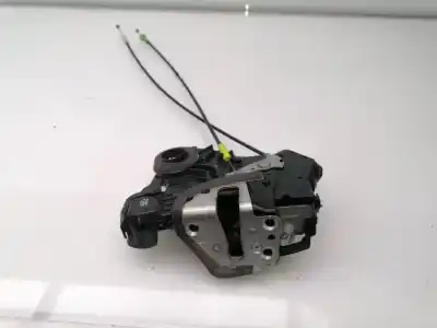 Second-hand car spare part LEFT FRONT DOOR LOCK for TOYOTA AURIS (E18)  OEM IAM references 6904002210  