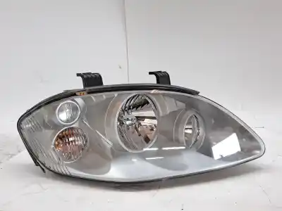 Second-hand car spare part Right Headlight for SSANGYONG RODIUS D27DT OEM IAM references 8310221303  