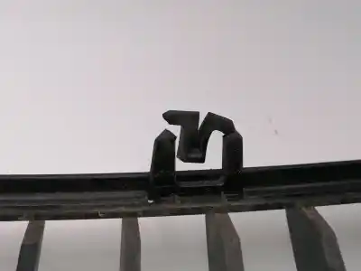 Peça sobressalente para automóvel em segunda mão grelha frontal por bmw serie 3 berlina (e90) 204d4 referências oem iam 22405910  