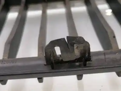 Peça sobressalente para automóvel em segunda mão grelha frontal por bmw serie 3 berlina (e90) 204d4 referências oem iam 22405910  