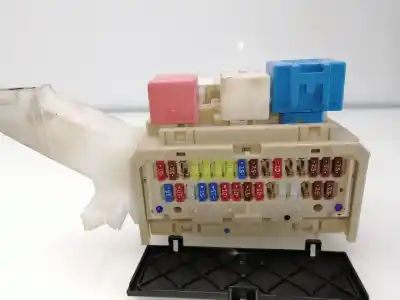 Second-hand car spare part fuse box unit for toyota auris (e18) 1nd oem iam references 8273002j71  