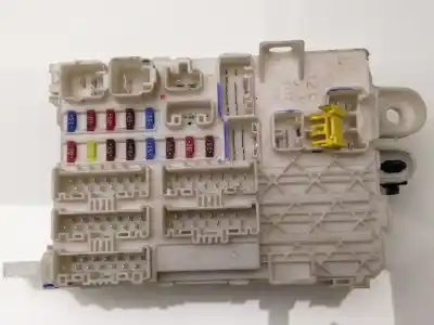 Second-hand car spare part FUSE BOX UNIT for TOYOTA HILUX (KUN)  OEM IAM references 827300K060  