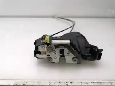 Second-hand car spare part left front door lock for toyota auris (e18) 1nd oem iam references 6904002210  