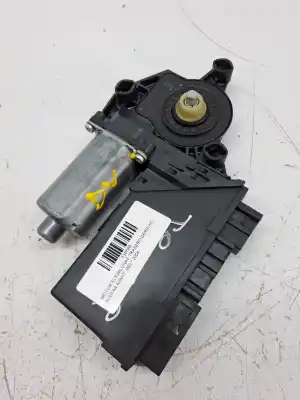 Автозапчастина б/у ДВИГАТЕЛЬ ЗАДНЬОГО ПРАВОГО СКЛА для AUDI A4 AVANT (8E)  Посилання на OEM IAM 8E0959802A  