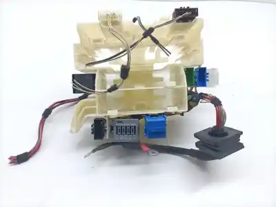 Peça sobressalente para automóvel em segunda mão caixa de fusíveis e relés por bmw serie 3 berlina (e90) n47d200 referências oem iam 758064102b