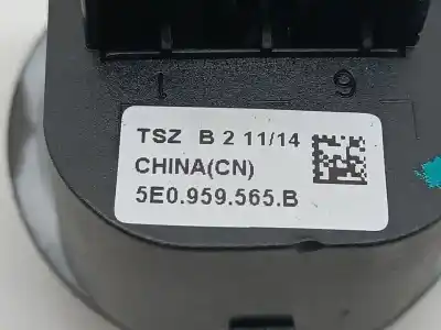Pezzo di ricambio per auto di seconda mano controllo specchio per skoda octavia combi (5e5) scout 2.0 150 cv riferimenti oem iam 5e0959565b  