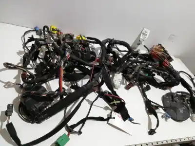 Pezzo di ricambio per auto di seconda mano scatola relè/fusibili per renault clio iv k9k608 riferimenti oem iam 240180197s