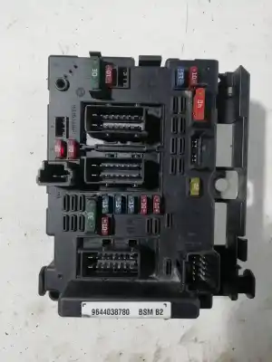 Peça sobressalente para automóvel em segunda mão caixa de fusíveis e relés por peugeot 307 break (3e) 2.0 hdi 90 referências oem iam 9644038780