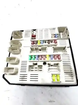 Peça sobressalente para automóvel em segunda mão caixa de fusíveis e relés por renault laguna iii 2.0 dci diesel cat referências oem iam 284b66052r