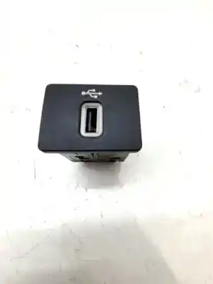 Pezzo di ricambio per auto di seconda mano Connettore Usb per FORD FIESTA (CE1) XYJE Riferimenti OEM IAM HS7T14F014AD  HS7T14F014AC