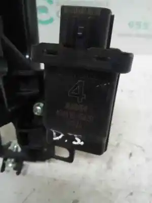 Автозапчастина б/у ЛІВА ПЕРЕДНЯ ЗОВНІШНЯ РУЧКА для LEXUS IS200 (DS2/IS2)  Посилання на OEM IAM 8999130050  