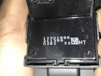 Pièce détachée automobile d'occasion COMMANDE DE LÈVE VITRE AVANT DROIT pour OPEL ASTRA J LIM.  Références OEM IAM 13301886  