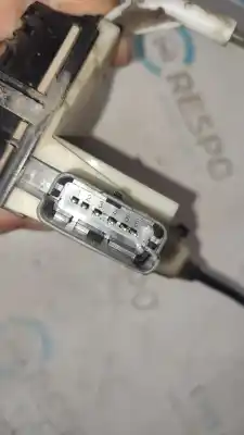 Peça sobressalente para automóvel em segunda mão fechadura da porta dianteira direita por peugeot 208 active referências oem iam 9812500780