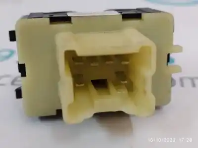 Pièce détachée automobile d'occasion commande de lève vitre avant droit pour renault clio iv (bh_) 1.5 dci 75 références oem iam 254218614r  