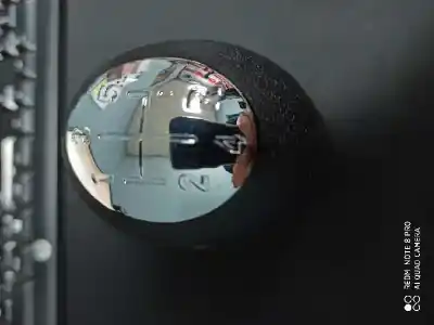 Second-hand car spare part gear lever knob for renault clio iii extreme 106 cv / 78 kw oem iam references   