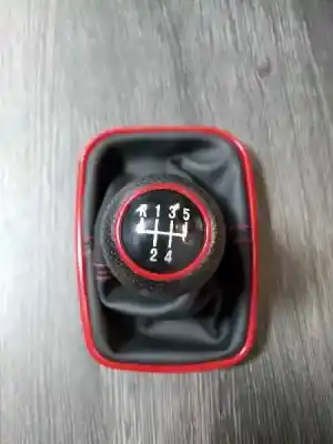 Tweedehands auto-onderdeel VERSNELLINGSHENDEL KNOP voor VOLKSWAGEN GOLF IV BERLINA (1J1)  OEM IAM-referenties 5 VEL  