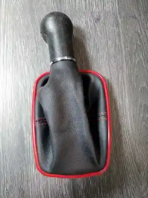 Tweedehands auto-onderdeel VERSNELLINGSHENDEL KNOP voor VOLKSWAGEN GOLF IV BERLINA (1J1)  OEM IAM-referenties 5 VEL  