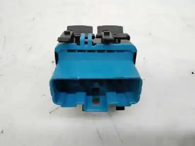 Pièce détachée automobile d'occasion COMMANDE DE LÈVE VITRE AVANT GAUCHE pour RENAULT SCENIC II  Références OEM IAM 8200107772  