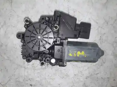 Pièce détachée automobile d'occasion MOTEUR LÈVE VITRE AVANT GAUCHE pour AUDI A3 (8L)  Références OEM IAM 05071940  