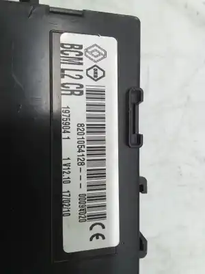 Pezzo di ricambio per auto di seconda mano scatola relè/fusibili per renault clio iii 1.5 dci diesel cat 75 cv / 55 kw riferimenti oem iam 8201054128  bcml2cr