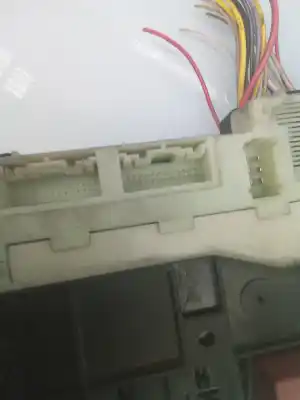 Pezzo di ricambio per auto di seconda mano SCATOLA RELÈ/FUSIBILI per RENAULT CLIO II FASE I (B/CBO)  Riferimenti OEM IAM 7700415565  