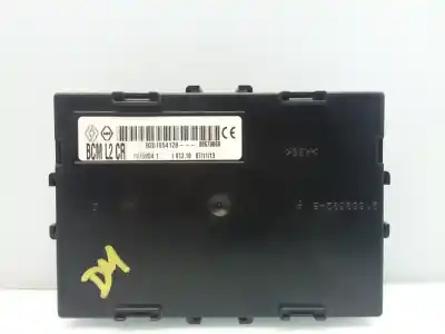 Pezzo di ricambio per auto di seconda mano scatola relè/fusibili per renault clio iii 1.5 dci diesel cat (k9k-830) 90 cv / 66 kw riferimenti oem iam 8201054128  