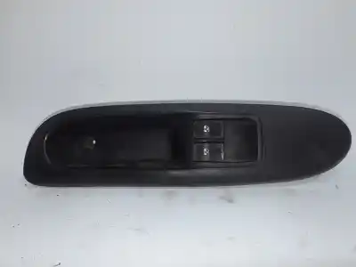 Автозапчасти б/у ВЫКЛЮЧАТЕЛЬ ЛЕВОГО ПЕРЕДНЕГО ОКНА за RENAULT CLIO II FASE II (B/CB0)  ссылки OEM IAM 8200084003  
