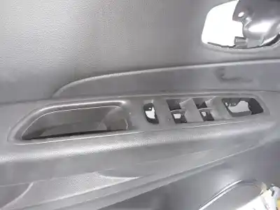 Pezzo di ricambio per auto di seconda mano rivestimento porta anteriore sinistro per renault captur ii zen 131 cv / 96 kw riferimenti oem iam 156142002a