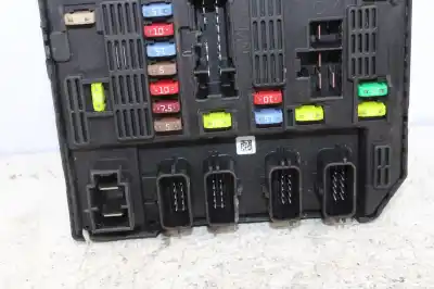 Second-hand car spare part fuse box unit for renault fluence 1.6 16v 110 cv / 81 kw oem iam references 284b66346r  