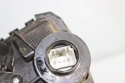 Peça sobressalente para automóvel em segunda mão fechadura da porta dianteira direita por toyota auris sport referências oem iam 