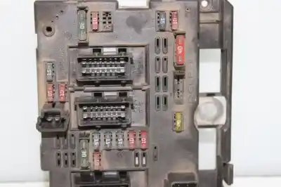 Second-hand car spare part fuse box unit for peugeot 307 break/sw (s2) sw pack 136 cv / 100 kw oem iam references 9646405280  