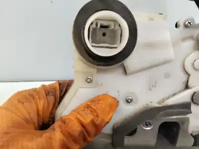 Pezzo di ricambio per auto di seconda mano serratura porta anteriore sinistra per toyota prius (nhw30) plug-in hybrid advance riferimenti oem iam   