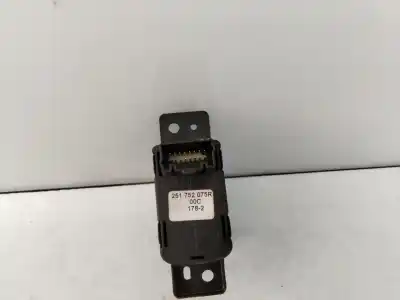 Автозапчасти б/у ЭЛЕКТРИЧЕСКИЙ СТОЯНОЧНЫЙ ТОРМОЗ за RENAULT MEGANE IV BERLINA 5P  ссылки OEM IAM 251752075R  