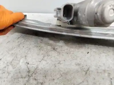 Автозапчастина б/у РЕГУЛЯТОР ПЕРЕДНЬОГО ПРАВОГО СКЛА для FORD KA+  Посилання на OEM IAM B5A23200  