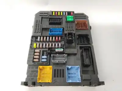 Peça sobressalente para automóvel em segunda mão caixa de fusíveis e relés por peugeot 2008 (p1) active referências oem iam 983288108000