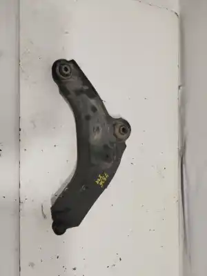 Tweedehands auto-onderdeel linker onderste ophang arm voor opel vivaro combi 2.7t corto 101 cv / 74 kw oem iam-referenties 