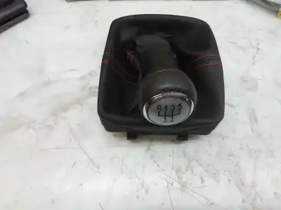 Recambio de automóvil de segunda mano de Pomo Palanca Cambio para VOLKSWAGEN POLO (9N1) 1.9 TDI 131 CV / 96 KW referencias OEM IAM   