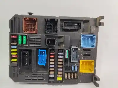 Second-hand car spare part fuse box unit for citroen jumpy combi confort m 150 cv / 110 kw oem iam references 981985128001  