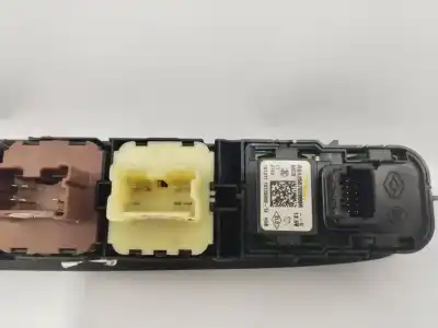 Pezzo di ricambio per auto di seconda mano interruttore alzacristalli anteriore sinistro per renault captur life riferimenti oem iam 266702886r  