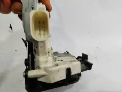 Peça sobressalente para automóvel em segunda mão fechadura da porta dianteira esquerda por audi a4 berlina (8e) 2.0 16v tfsi referências oem iam 8e2837015aa