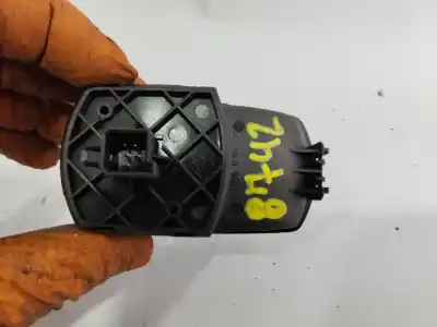 Peça sobressalente para automóvel em segunda mão botão / interruptor elevador vidro dianteiro direito por opel corsa d ´´111 years´´ referências oem iam 13206806rt