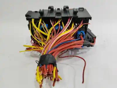İkinci el araba yedek parçası RÖLE/SIGORTA KUTUSU için RENAULT CLIO V  OEM IAM referansları 63570069  